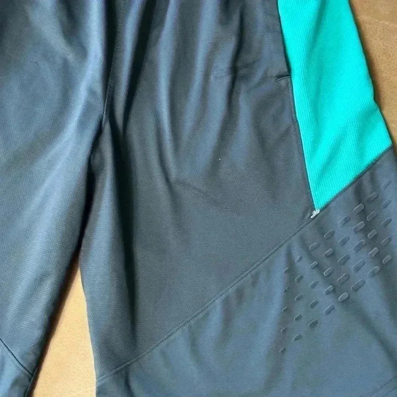 Nike Men’s Gray And Teal Dri Fit Shorts With Pockets Size Small - Picture 2 of 8